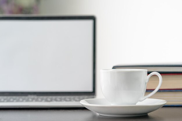 Taza de café en la mesa