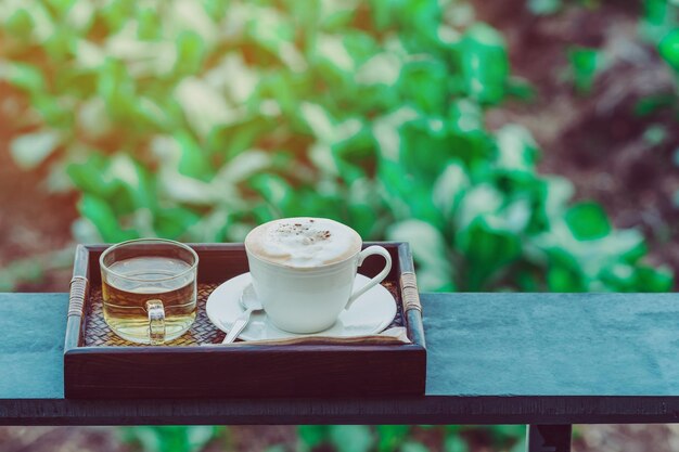 Foto taza de café en la mesa