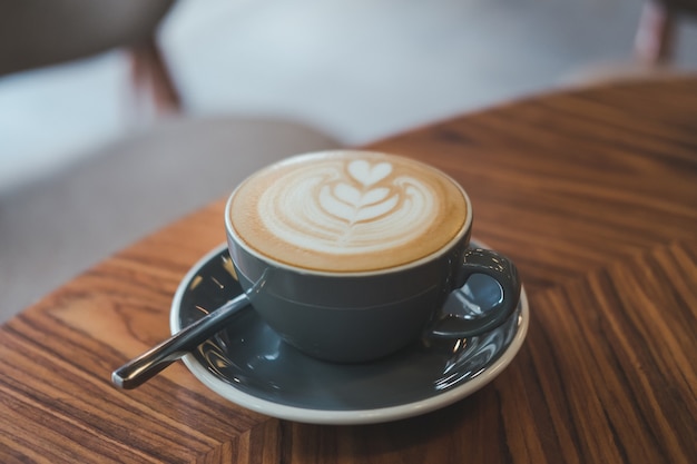 Foto taza de café en la mesa