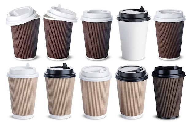 Taza de café de papel diferente aislada sobre fondo blanco Colección de maquetas