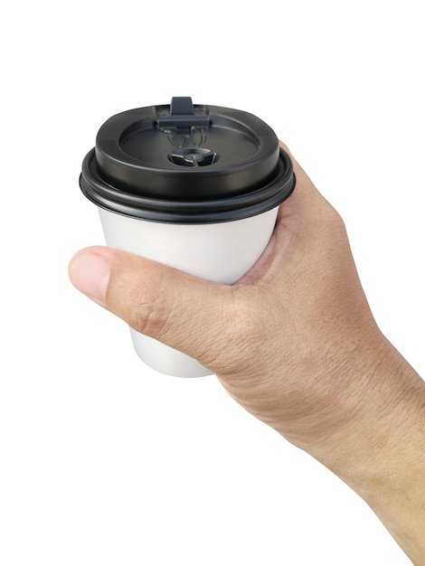 Una taza de café de papel en la manoAislado sobre fondo blanco de color