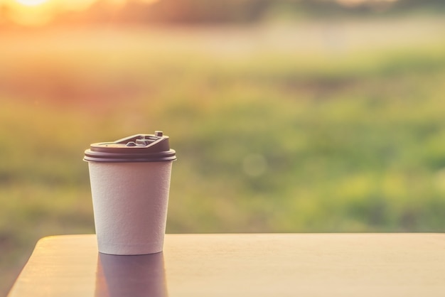 Taza de café sobre una mesa