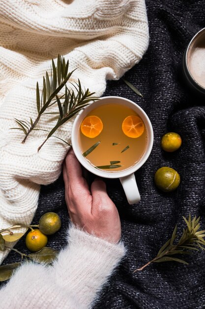 Una taza de calamansi bebida de limón en el concepto cálido