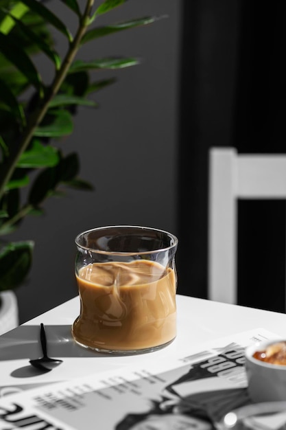 Taza de capuchino por la mañana