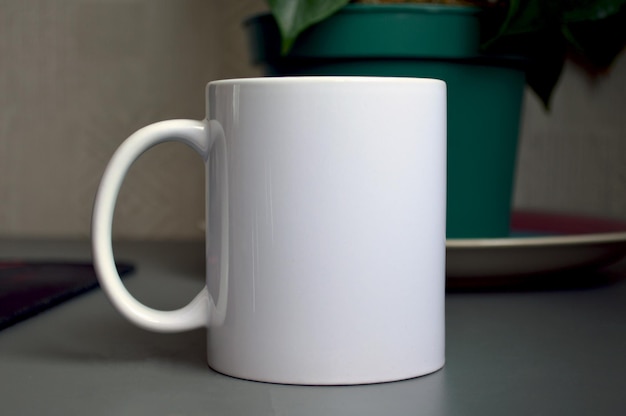 Taza de cerámica blanca