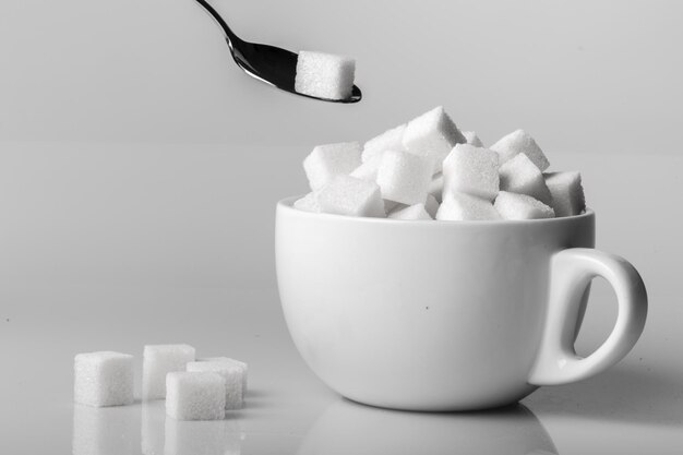 Taza y Cuchara con Terrones de Azúcar