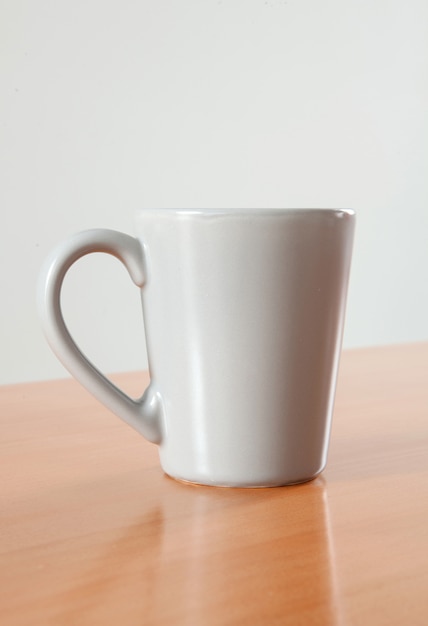 Taza gris para el desayuno