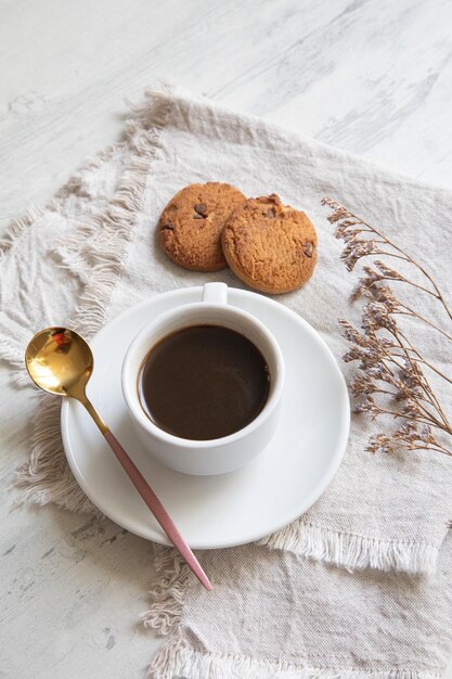 Taza pequeña de café con galletas bebida de la mañana comida bebida cafeína