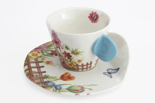 Taza de porcelana con estampado floral