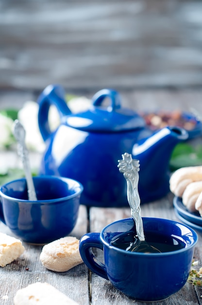 Taza de té azul.