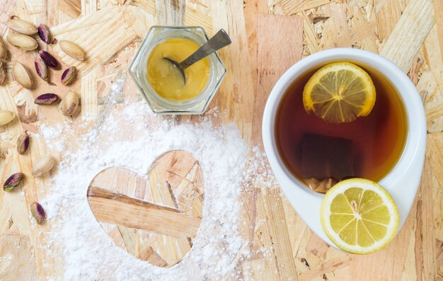 Taza de té con forma de corazón