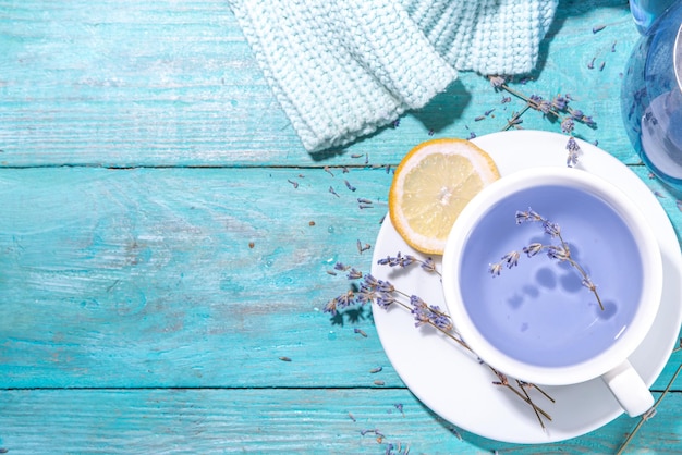 Taza de té de lavanda aromática