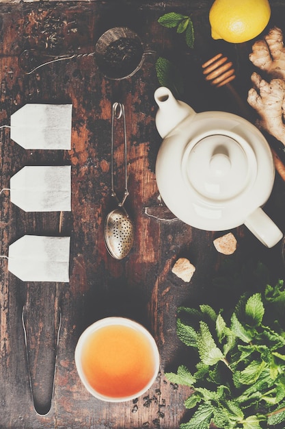 Foto la taza de té en la mesa