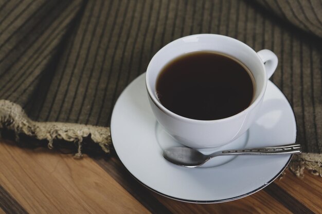 Una taza de té en la mesa