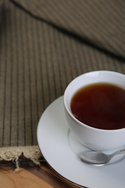 Una taza de té en la mesa