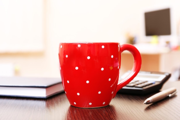 Taza de té en la oficina