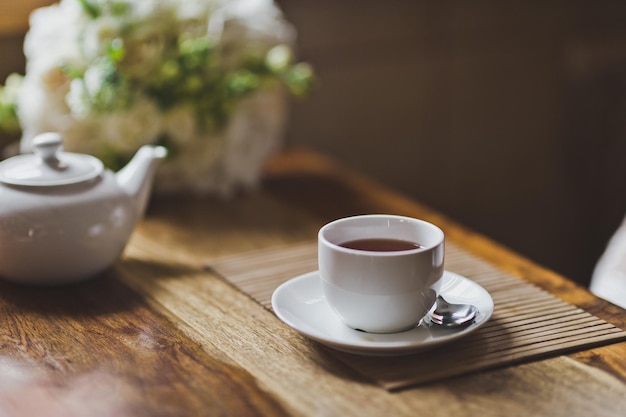 Taza para té sobre mesa texturizada 7762