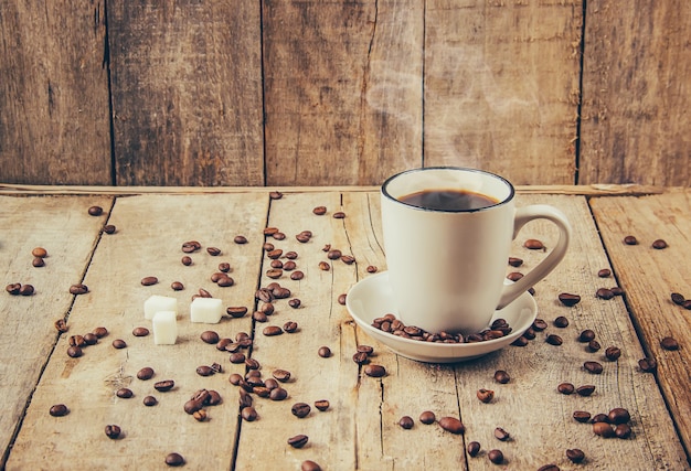 Tazas con un café. Enfoque selectivo Beber.