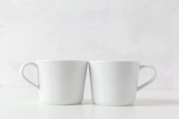 Tazas de café sobre la mesa