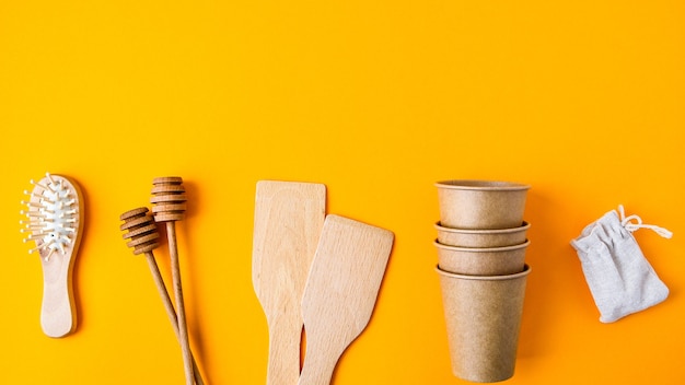 Tazas de papel desechables ecológicas, utensilios de cocina de madera, cepillo para el pelo y bolsa de algodón