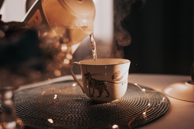 Tazas de té en la cocina