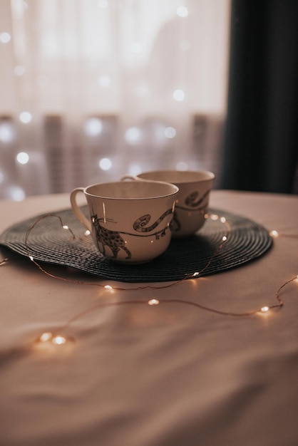 Tazas de té en la cocina