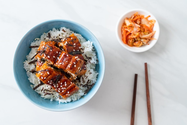 tazón de arroz de anguila o tazón de arroz unagi - estilo de comida japonesa