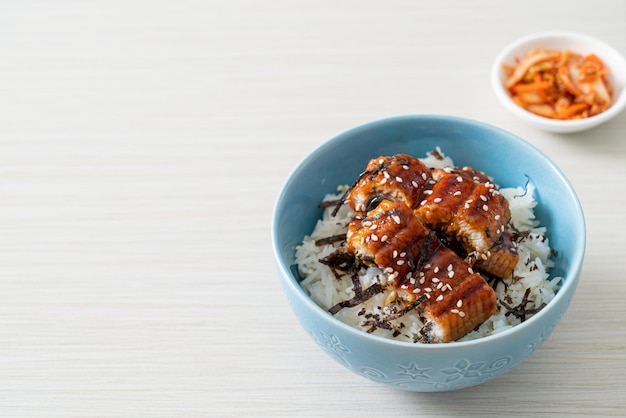 tazón de arroz de anguila o tazón de arroz unagi - estilo de comida japonesa