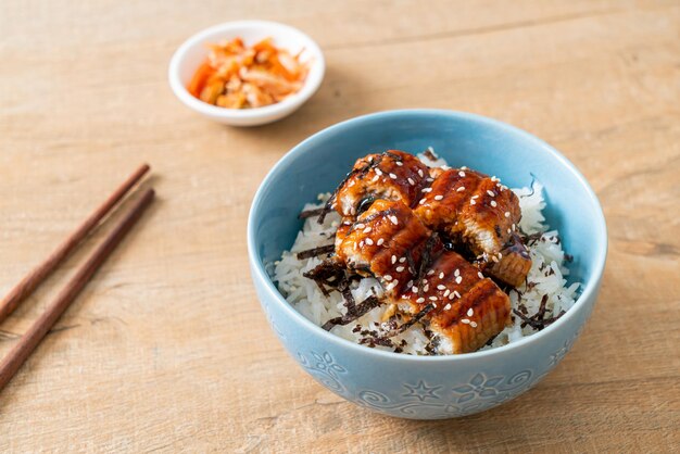 tazón de arroz de anguila o tazón de arroz unagi - estilo de comida japonesa