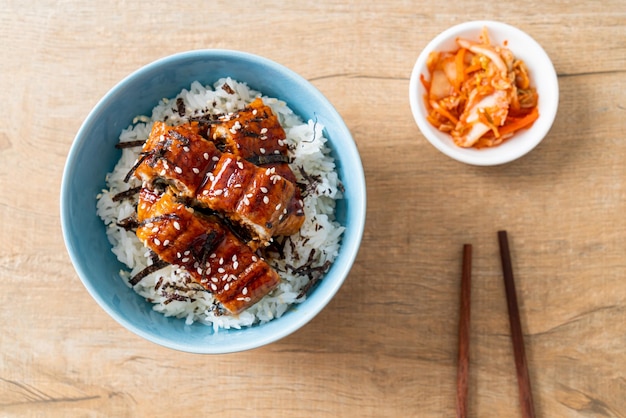 Tazón de arroz de anguila o tazón de arroz unagi