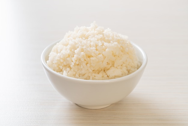 tazón de arroz blanco cocido