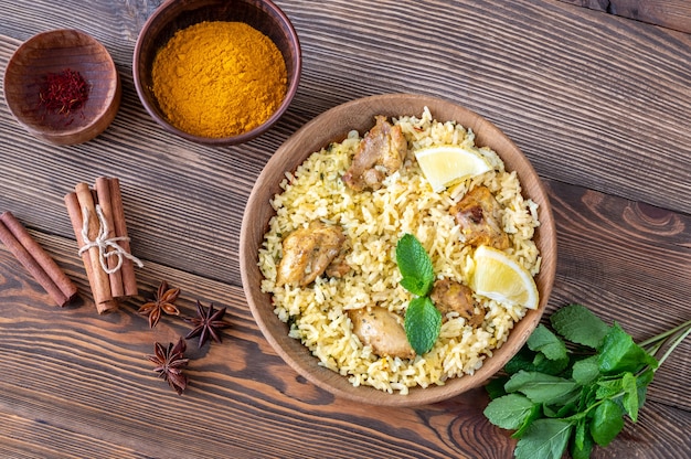 Tazón de biryani - popular plato de arroz del sur de Asia