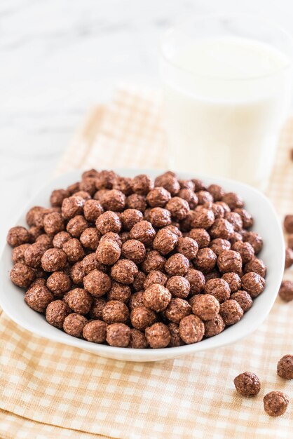 Foto tazón de cereal de chocolate