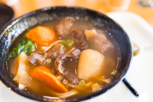 Un tazón de deliciosa sopa de estofado de carne de res