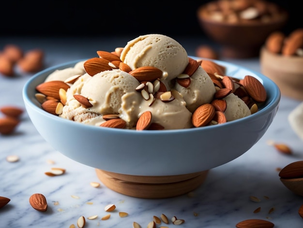 Un tazón de helado de almendras con almendras encima.