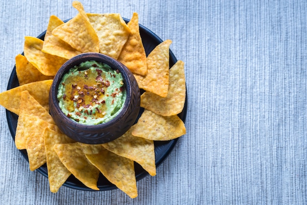 Tazón de hummus de guacamole