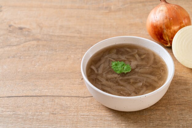 tazón de sopa de cebolla