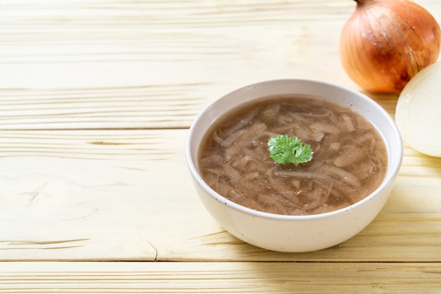 tazón de sopa de cebolla