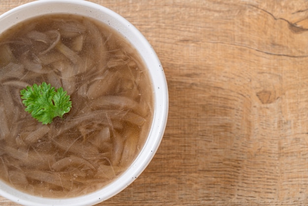 tazón de sopa de cebolla