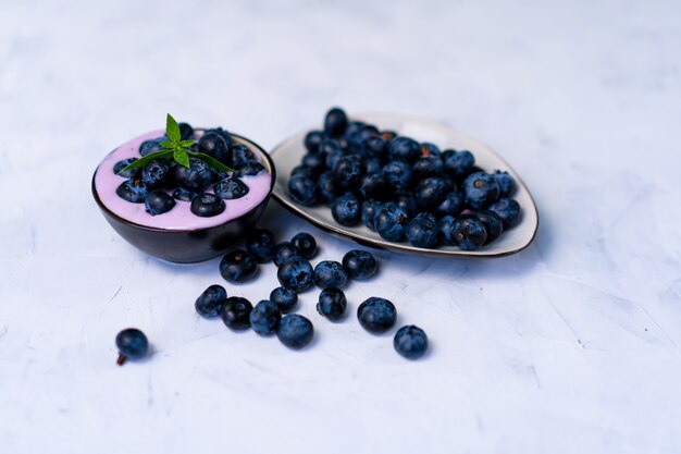 tazón de yogur de arándanos y arándanos