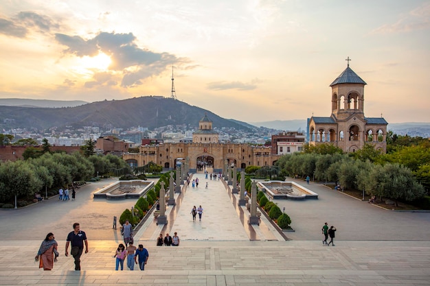 Tbilisi Geórgia 01 de outubro de 2023 Vista de Tbilisi da Igreja Sameba Viagem