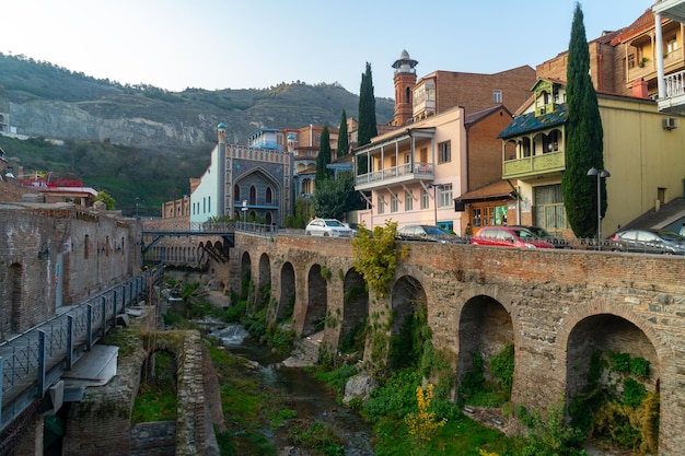 Tbilisi Geórgia 14 de novembro de 2021 Distrito de Abanotubani na Cidade Velha de Tbilisi