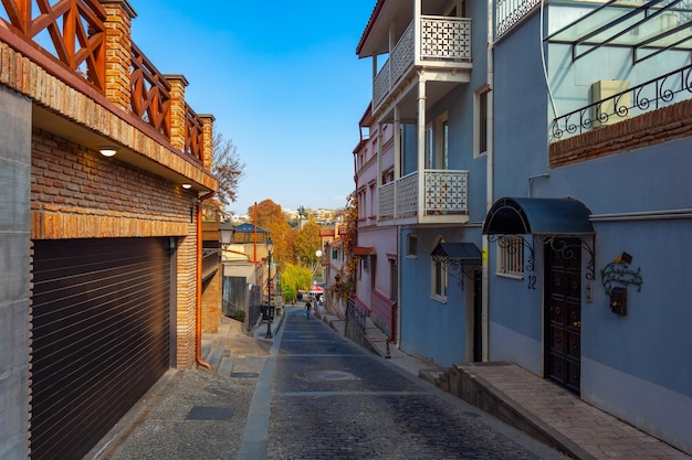 Tbilisi Georgia 14 de noviembre de 2021 distrito de Abanotubani en el casco antiguo de Tbilisi