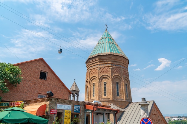 Tbilisi, goergia - 21 de jule, 2021: catedral de são jorge de tbilisi, igreja armênia