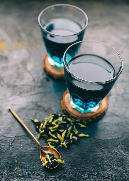 Té azul de flor de guisante de mariposa