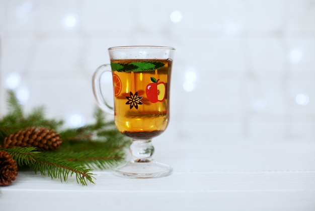 Té caliente. El concepto de navidad y año nuevo