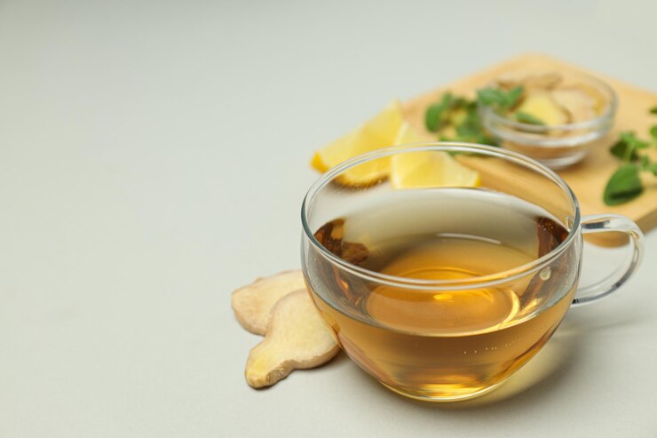 Té de concepto de atención médica para el tratamiento del frío con jengibre