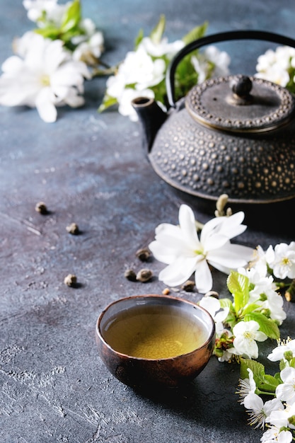 Té con flores de primavera