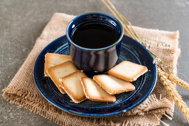 té con galletas