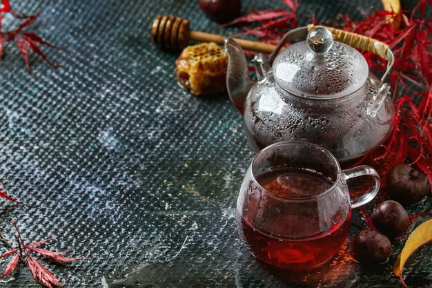 Té de hibisco rojo otoño